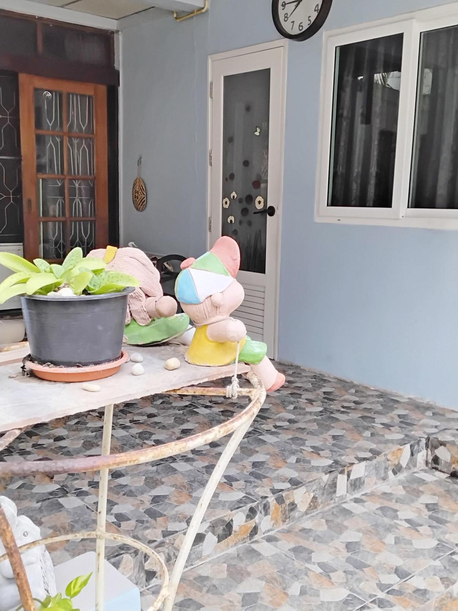 Hospedagem domiciliar Mango Tree Guestroom Banguecoque